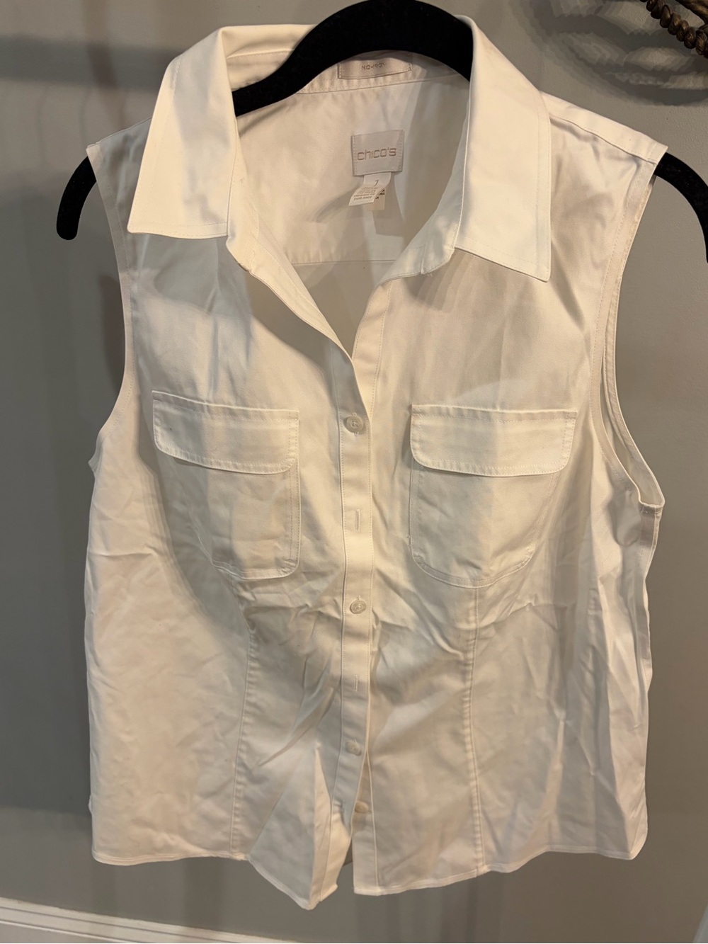 Chico's White Sleeveless Button-Front Utility Blouse size 1 medium